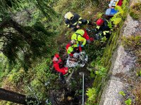 Horská služba zasahovala v Jizerkách u pádu cyklisty z výšky